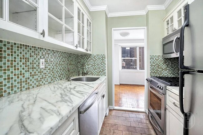 Photo - 155 E 34th St Unit 17-R