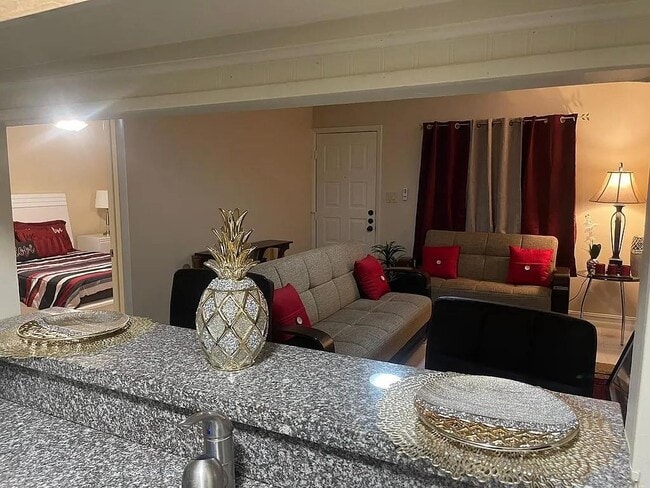 Building Photo - 6031 Shakerwood Cir Unit 101