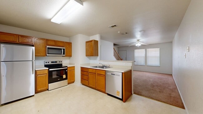 Building Photo - 2 BEDROOMS TOWNHOUSE STYLE WITH NEW STAINLESS STEEL APPLIANCES!!!!