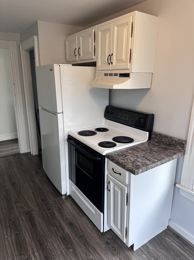 Building Photo - 941 E Broadway Unit 2