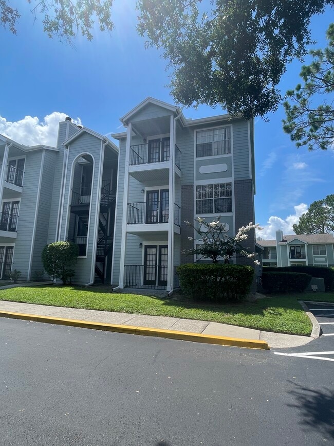 Building Photo - 2550 N Alafaya Trl Unit 6301