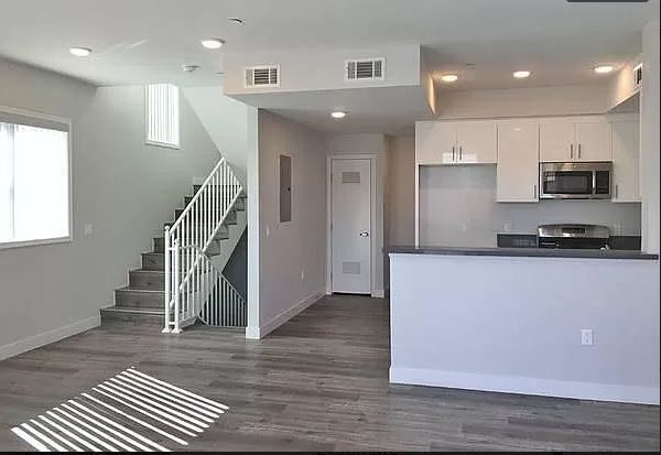 Photo - 15121 Rayen St