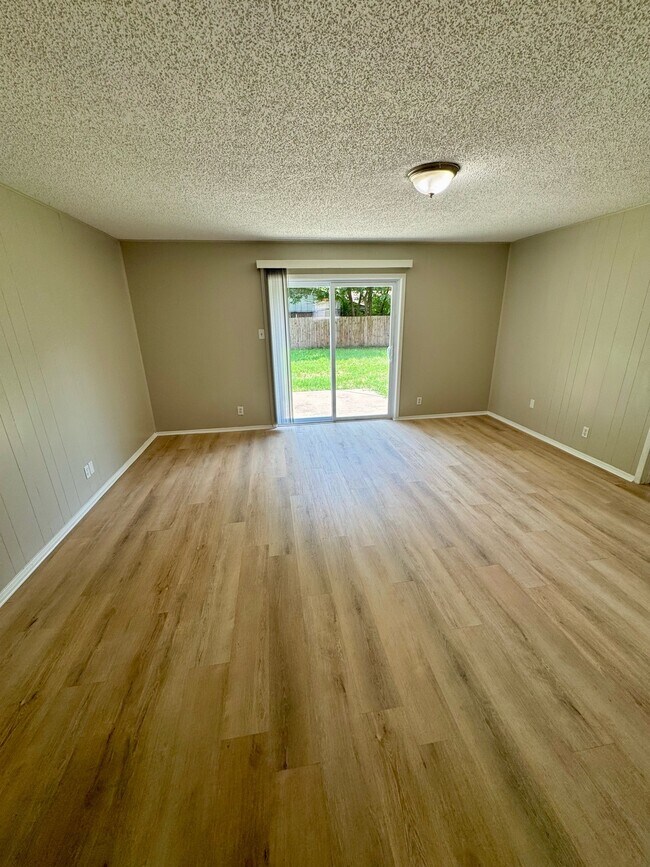Photo - 6000 Lindy Ln