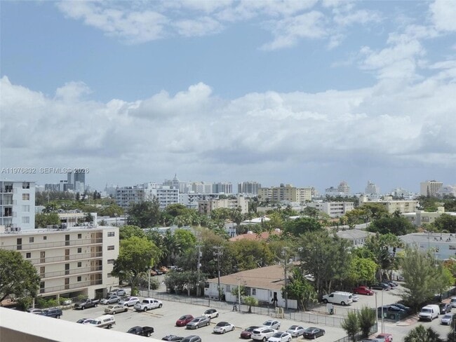 Building Photo - 800 West Ave Unit 818