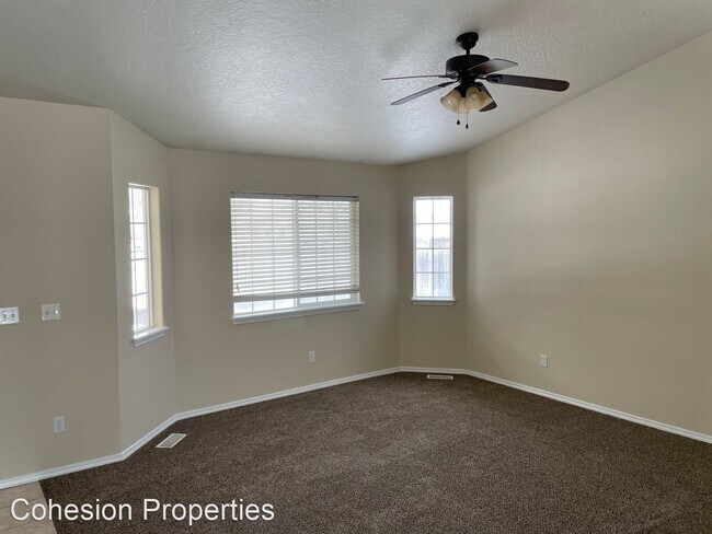 Photo - 4 br, 2.5 bath House - 2278 N Springland