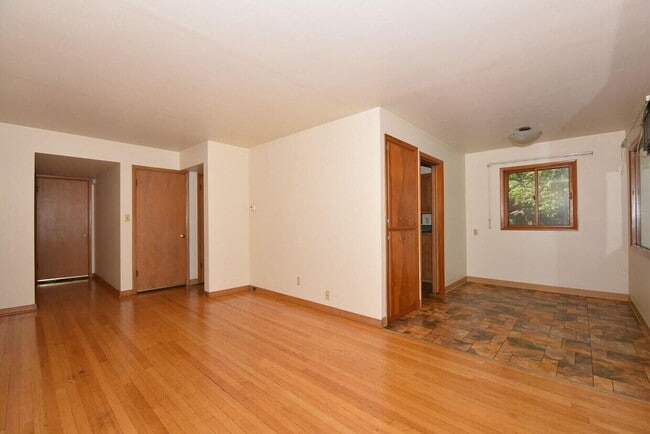 Photo - 716 W Rock Pl