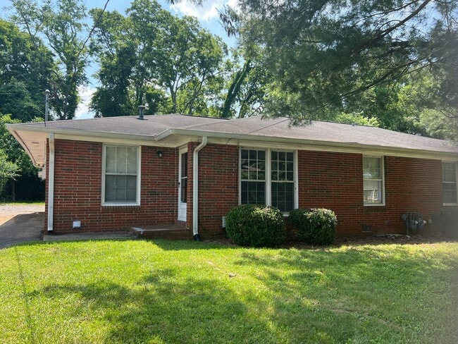 Building Photo - Two Bedroom One Bath