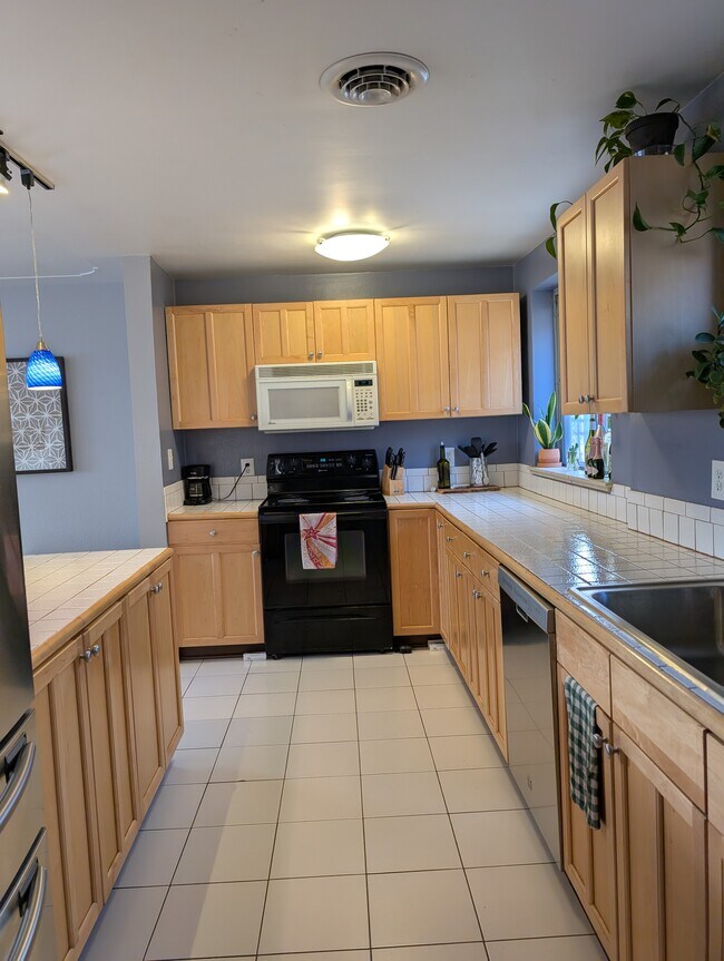 Photo - 1394 S Corona St