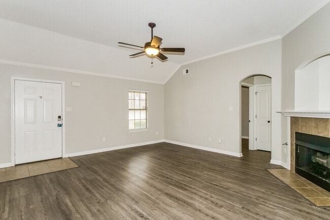 Photo - 1609 Sawmill Creek Ln