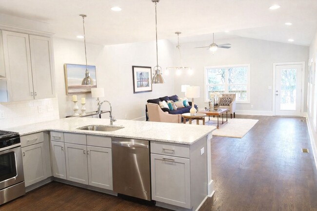 Building Photo - Beautiful East Nashville Home