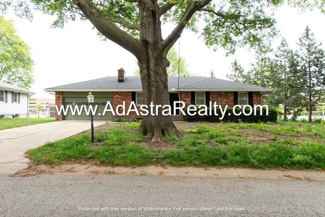 Building Photo - Beautiful Home in Blue Springs-Available in JULY!!