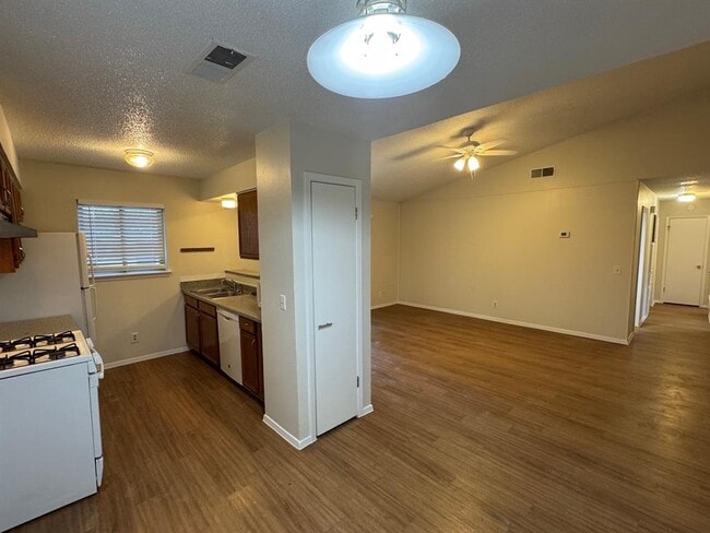 Photo - 5112 Meadow Creek Dr
