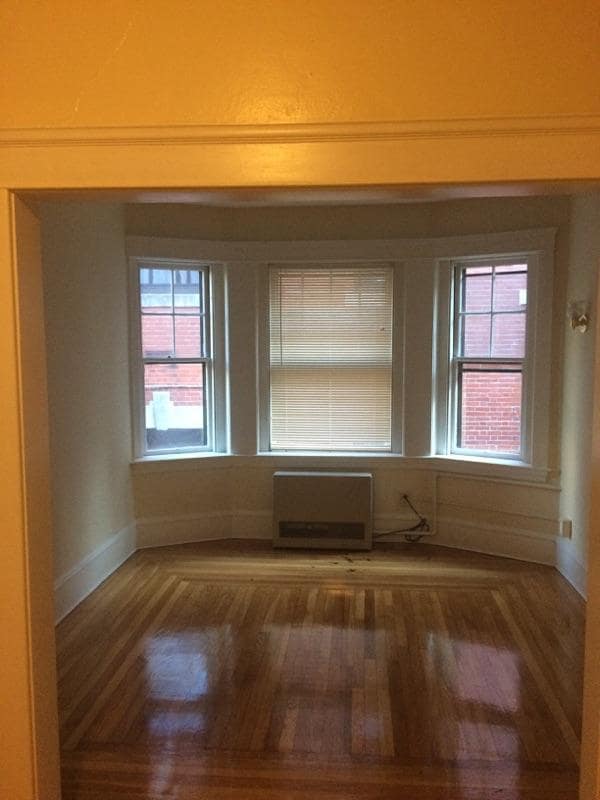 Building Photo - 110 High St Rental
