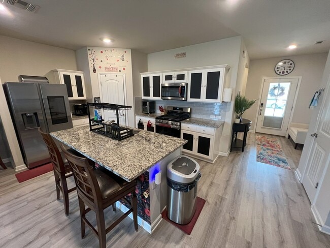 Photo - Stunning 4-Bedroom Home in Zachary's Mirav...