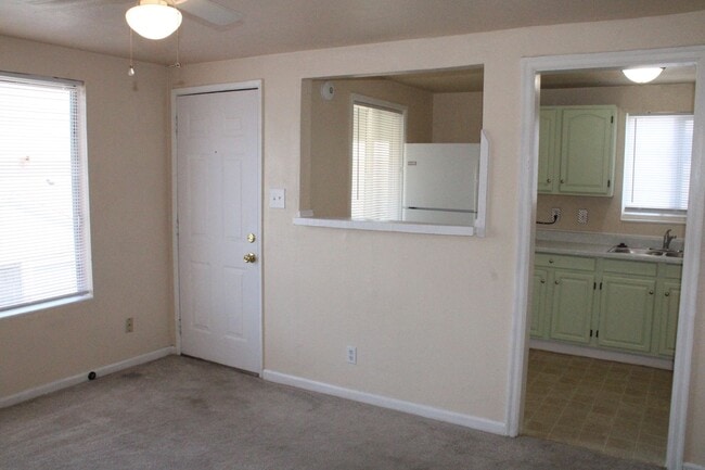 Photo - Upstairs 1 Bedroom, 1 Bathroom Unit in Ant...