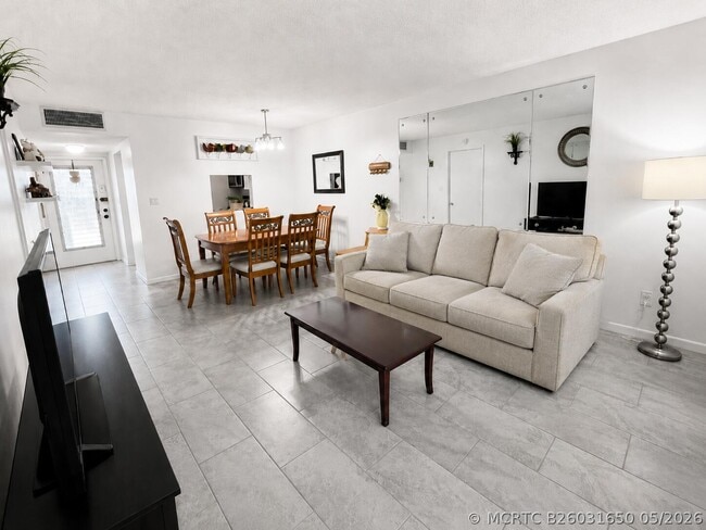 Building Photo - 6300 NW 62nd St Unit 308