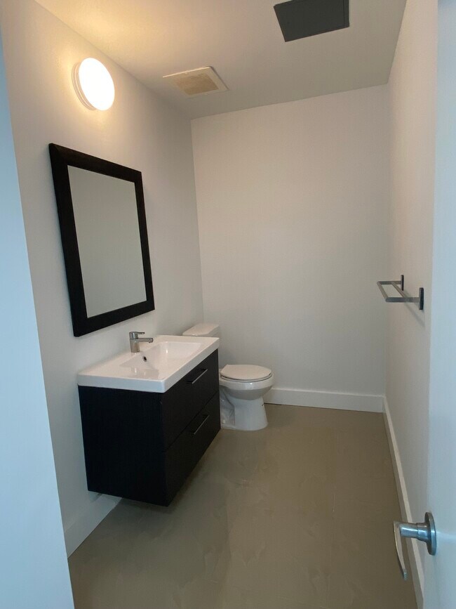 2200 NE 4th Ave Unit 604