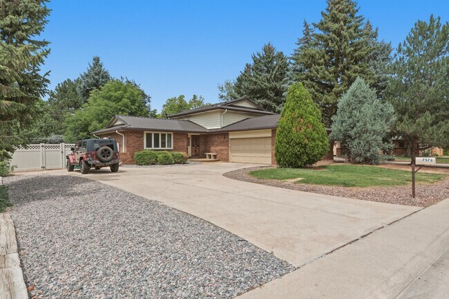 Photo - 7573 Lee Dr