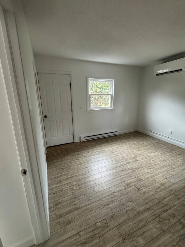 Photo - 100 Main St Unidad Carriage House