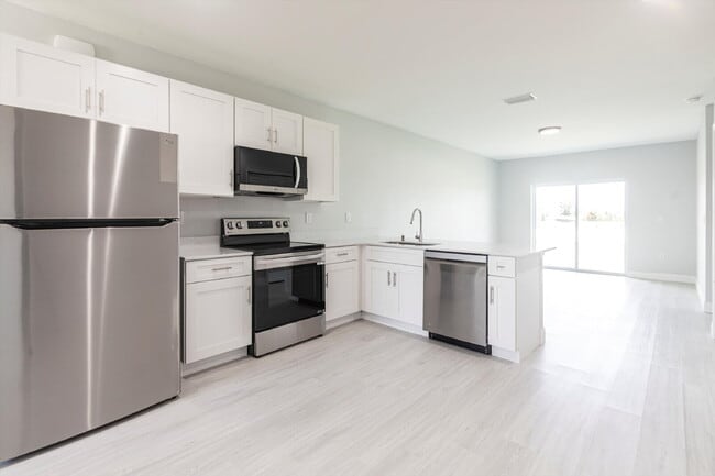 Photo - BRAND NEW Construction, 3 bed / 2 bath Ren...