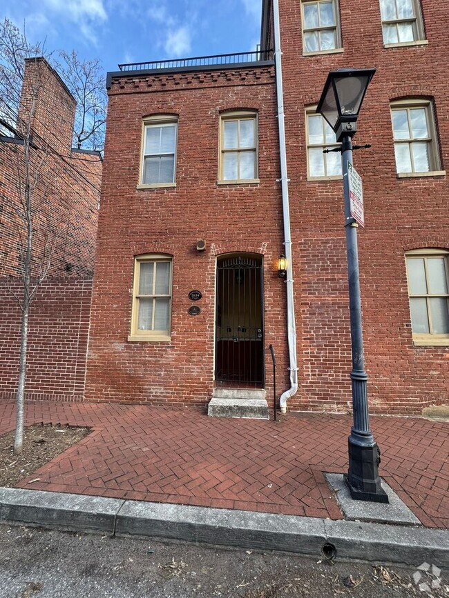 Building Photo - Cute studio in historic Fells Point bldg, ... Unit 5 Rental