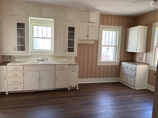 Photo - 1303 Taylor St