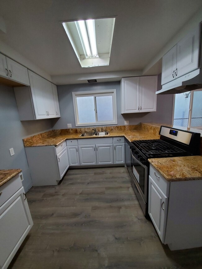 Photo - 15012 Eastwood Ave Unidad 15012