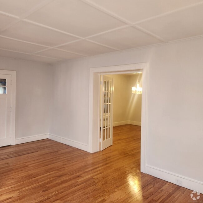 Building Photo - 9 Brewster St Rental