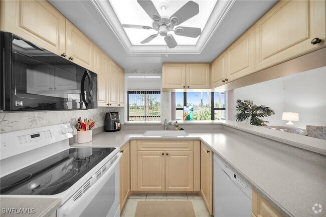 Building Photo - 5625 Trailwinds Dr Unit 421 Rental