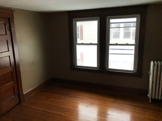 Bed 1 - 12 Hazelwood Ter Unit 2