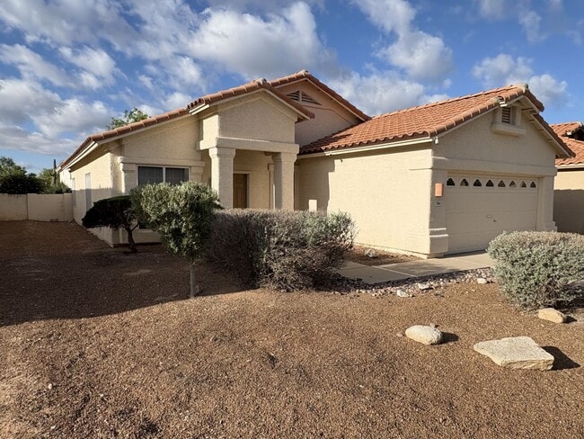 Building Photo - Sunrise & Sabino Canyon Four Bedroom Rental