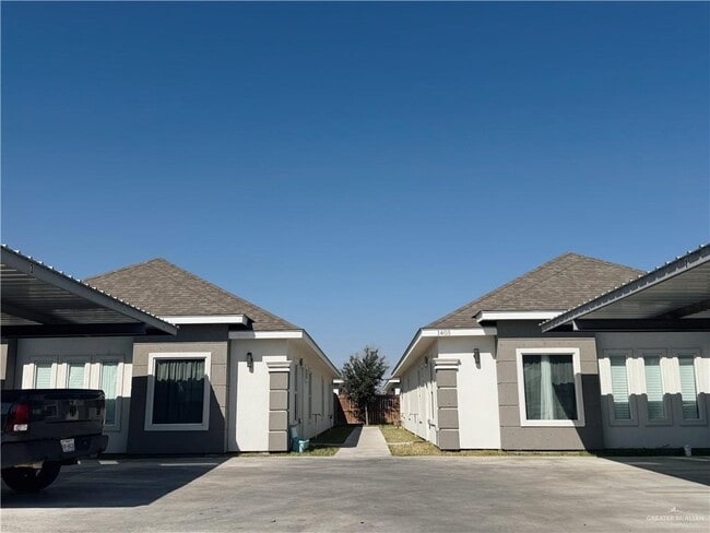 Building Photo - 14 Yankton St Unit 4