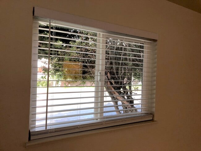 Photo - 3801 Nevin Ave Unidad 3801