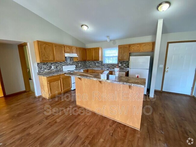 Building Photo - 858 S Campbell Ave Unit Apt #202