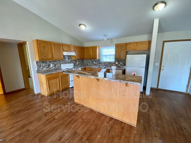 Photo - 858 S Campbell Ave Unit Apt #202