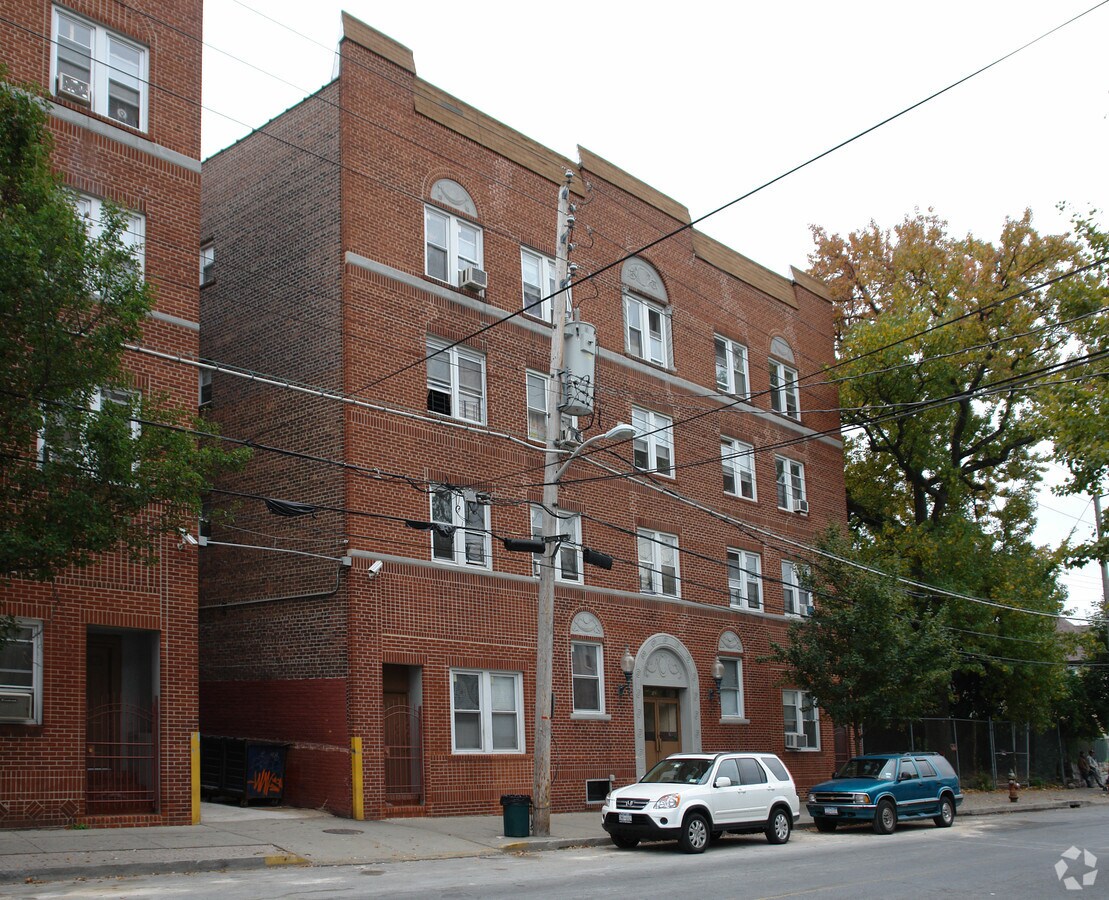 Photo - 125 Poningo St
