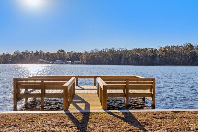 Building Photo - Lake Talquin - LAKEFRONT- Furnished 3 bedr... Rental