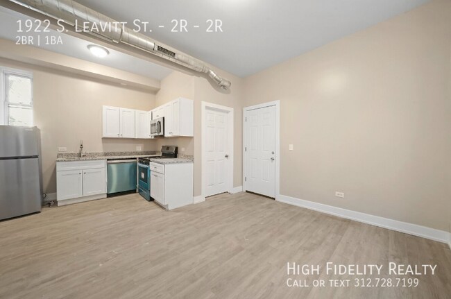 Photo - 1922 S Leavitt St Unit 2R