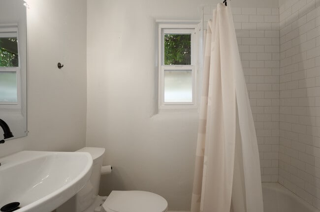 Photo - 205 Richmond Dr SE