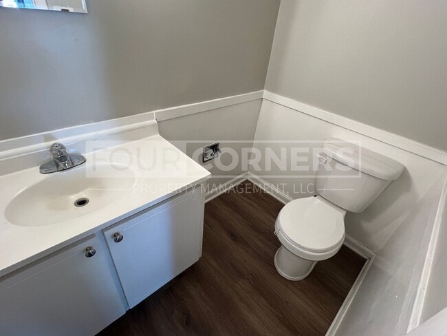 Photo - Lovely 2 Bedroom 1.5 Apartment Unit 2403-F