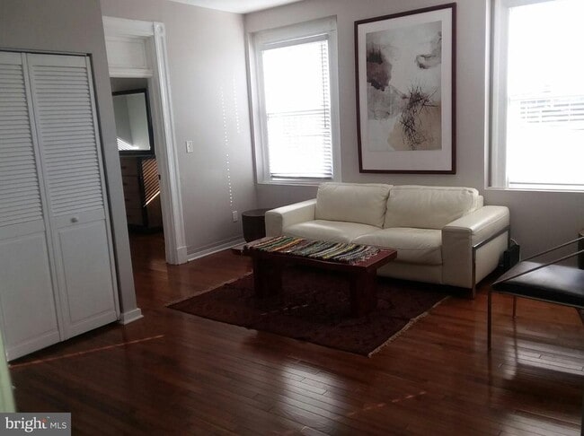Building Photo - 2012 Mt Royal Terrace Unit 3FR