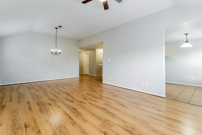 Photo - 25446 Barmby Dr