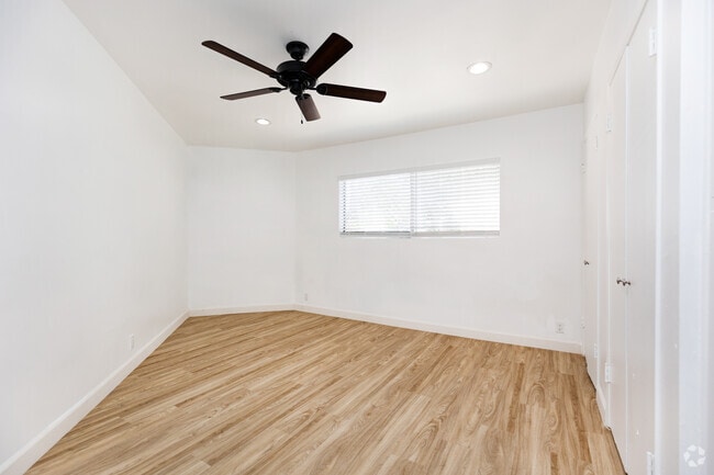 1BR, 1BA - 785SF