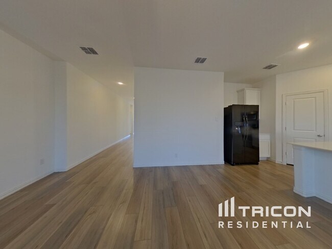 Photo - 509 Macdonald Wy