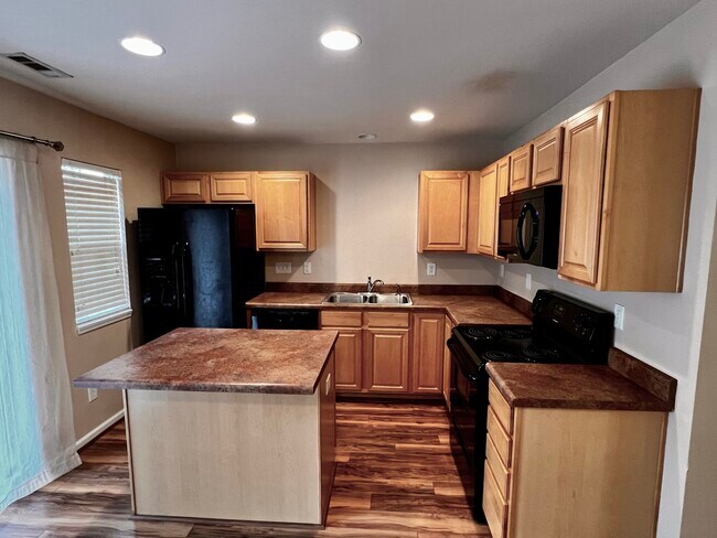 Photo - 3569 Draycott Ave