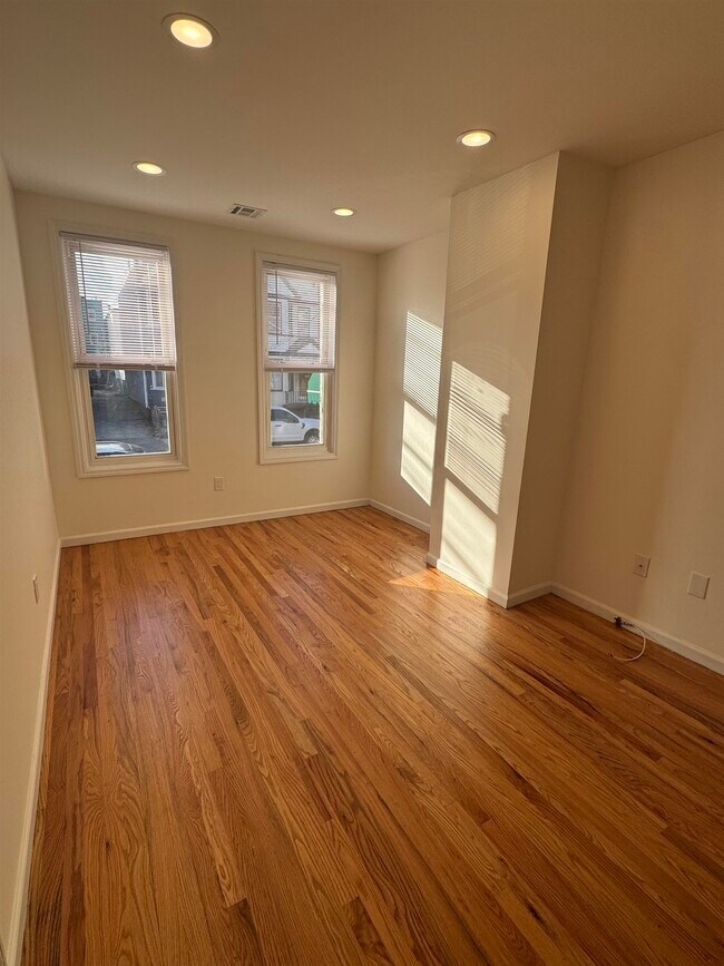 Photo - 142 Webster Ave