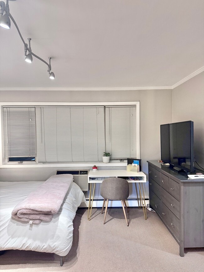 Photo - 426 W Barry Ave Unit 209