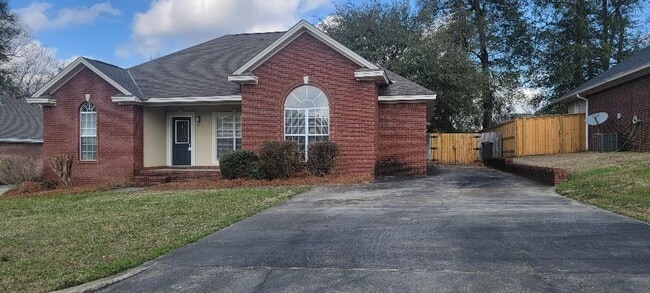Photo - AVAILABLE NOW - CALL US FOR A SHOWING!