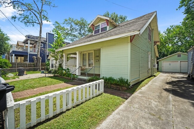 Building Photo - 1320 Alexander St Rental