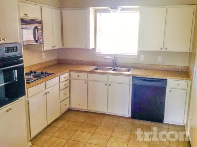 Photo - 1721 Oak Tree Dr